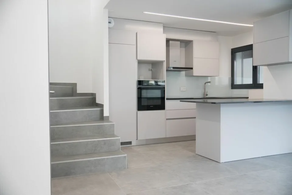 Magnifica villa contemporanea e mitoyenne!
