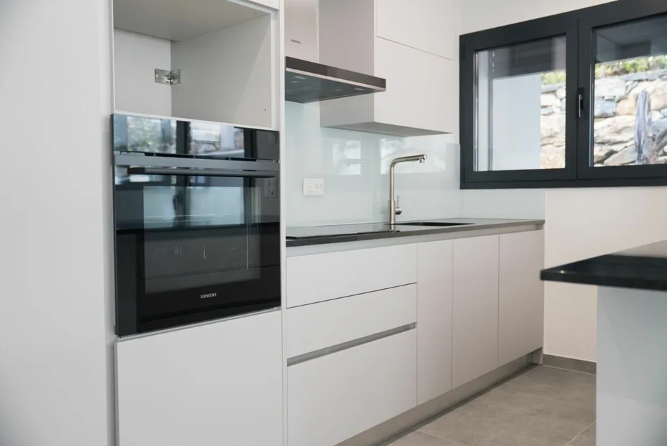 Magnifica villa contemporanea e mitoyenne!