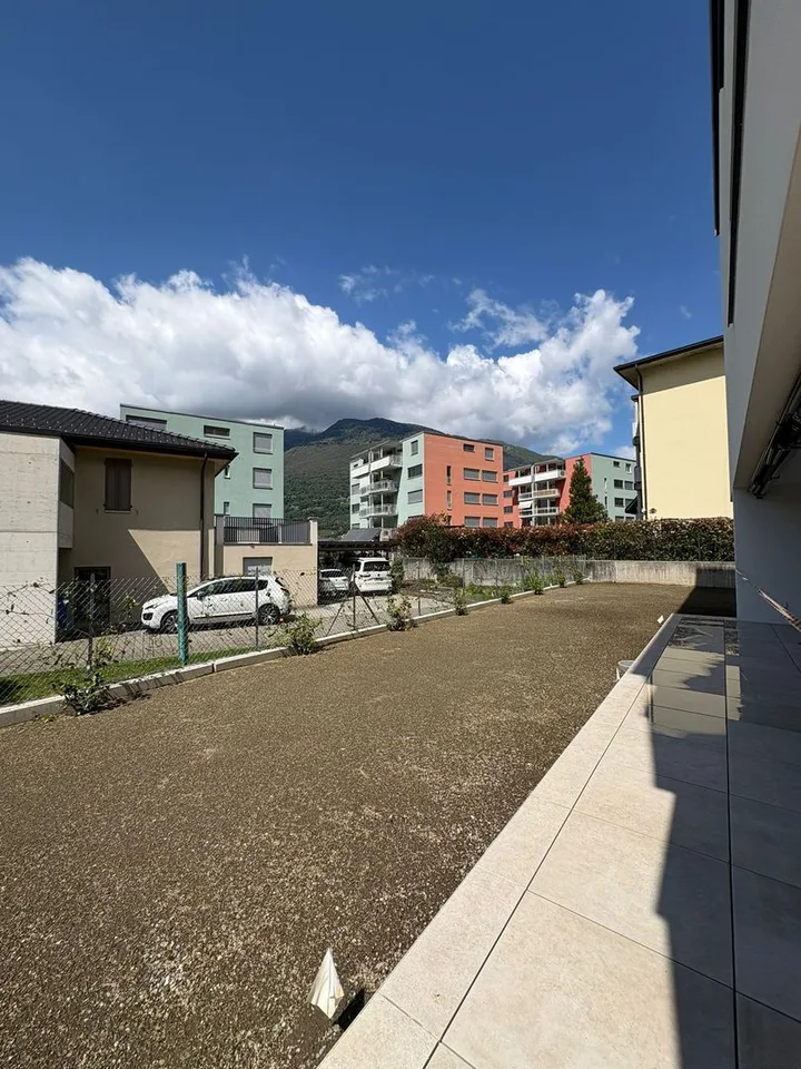 Elegantes 4.5-Zimmer-Apartment mit privatem Garten in Giubiasco