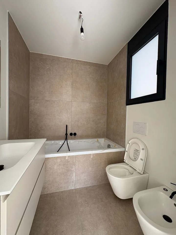 Elegantes Apartment mit 4.5 Zimmern und privatem Garten in Giubiasco – Foto 10 von 13