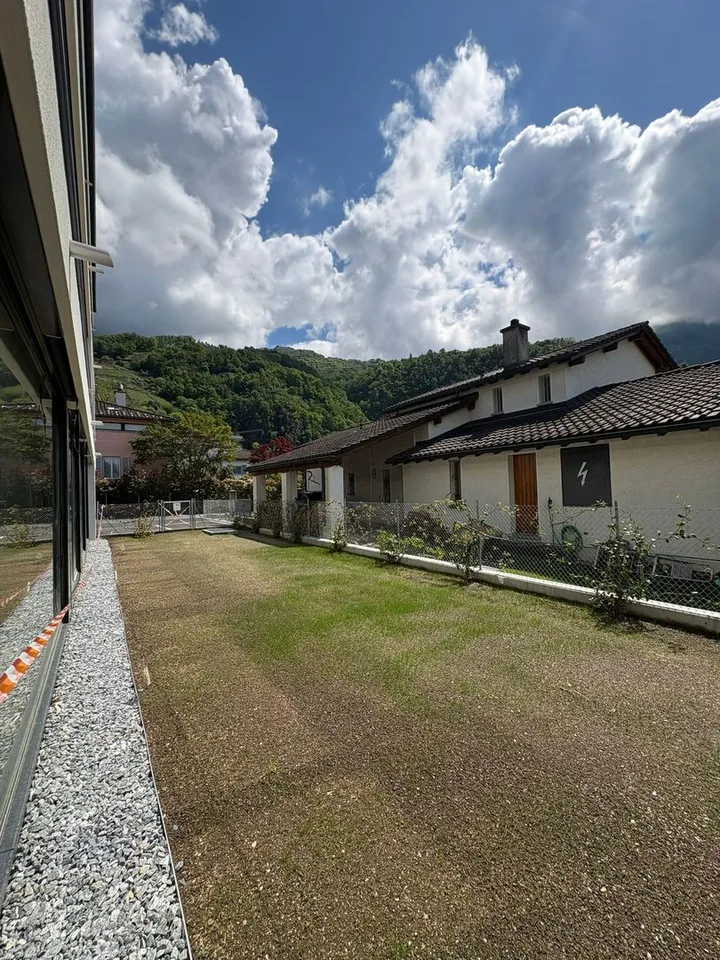 Elegantes Apartment mit 4.5 Zimmern und privatem Garten in Giubiasco – Foto 6 von 13