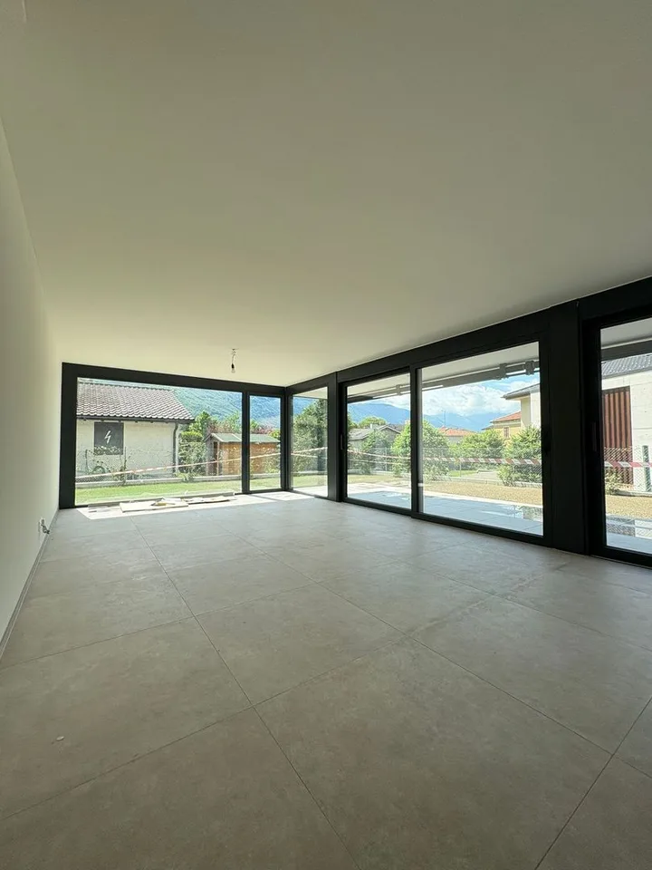 Elegantes 4.5-Zimmer-Apartment mit privatem Garten in Giubiasco