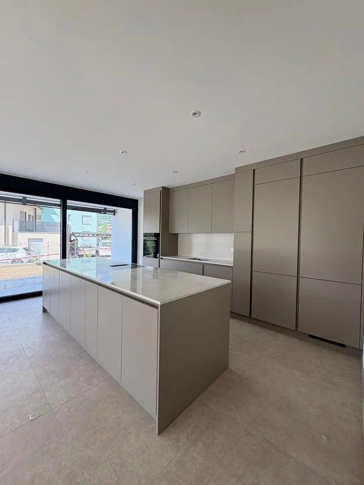 Elegante appartamento di 4.5 locali con giardino privato a Giubiasco