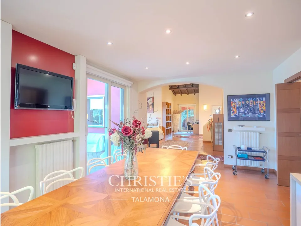 Elegante Villa mit Pool und Garten in Dormelletto – Foto 13 von 13
