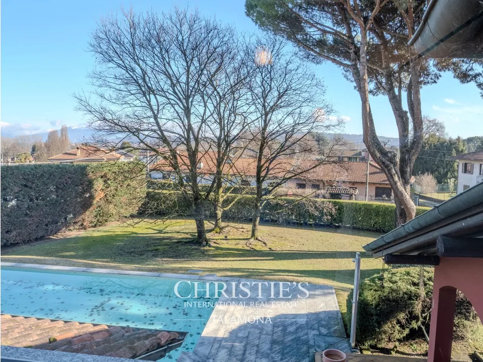 Elegante Villa mit Pool und Garten in Dormelletto – Foto 7 von 13