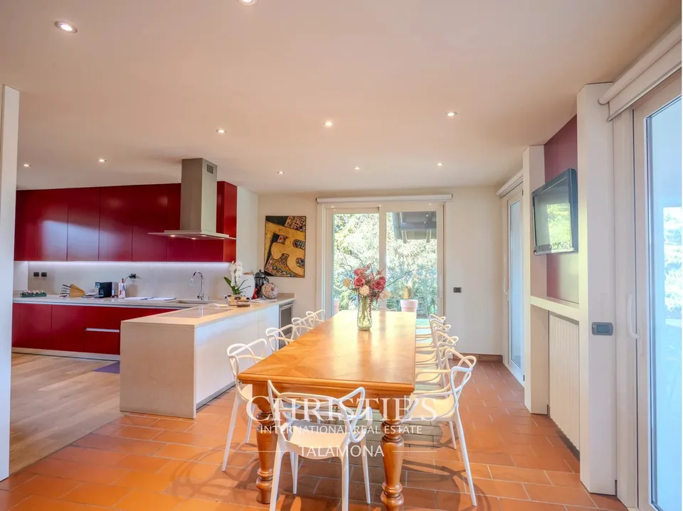 Elegante Villa mit Pool und Garten in Dormelletto – Foto 11 von 13