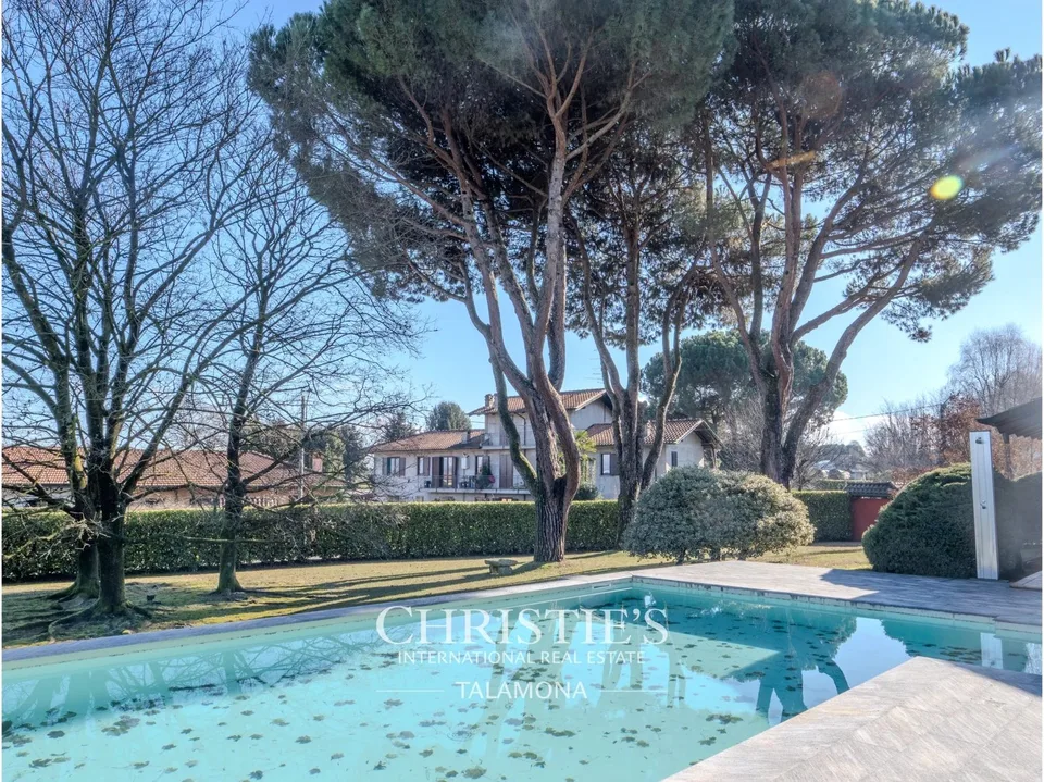 Elegante Villa mit Pool und Garten in Dormelletto – Foto 6 von 13