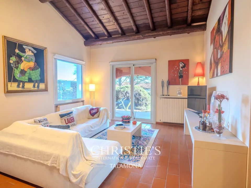 Elegante Villa mit Pool und Garten in Dormelletto – Foto 9 von 13