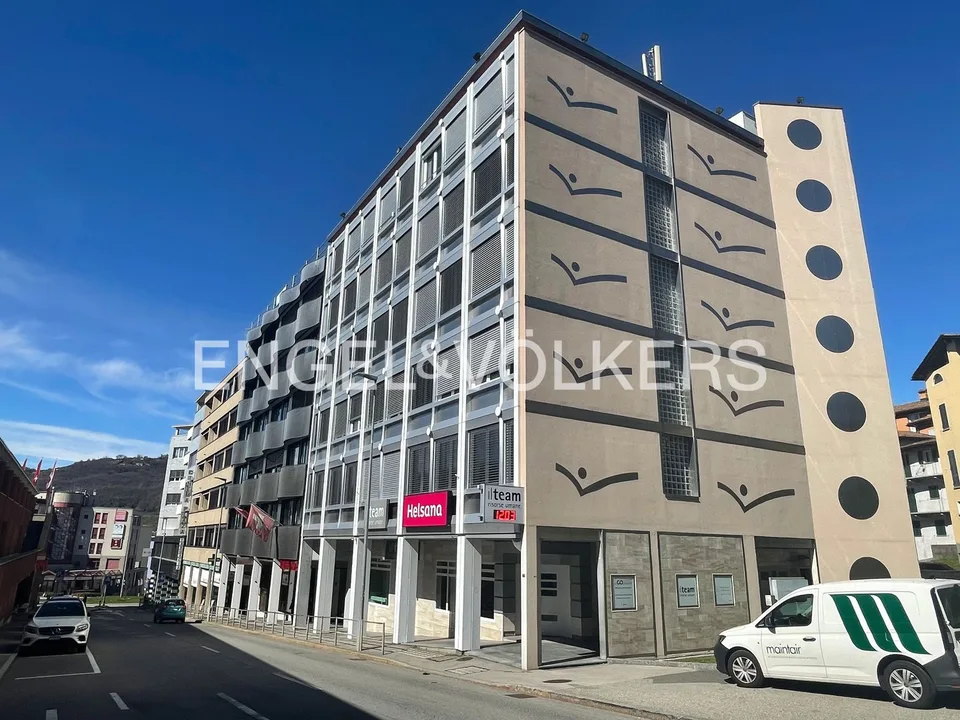 Palazzina per uffici e spazio commerciale