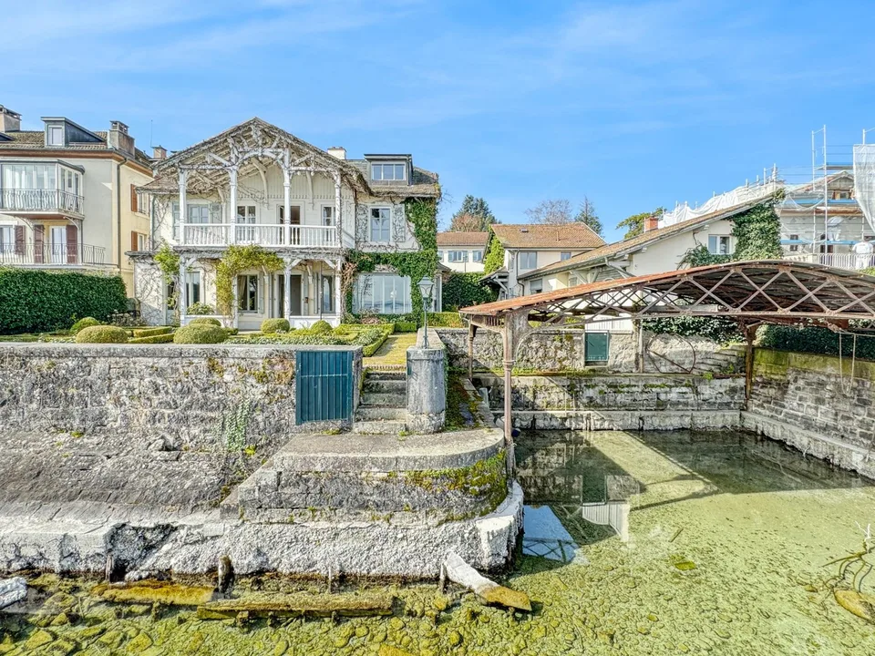 Co-Exclusivité: Maison de charme pieds dans l'eau, avec port privé