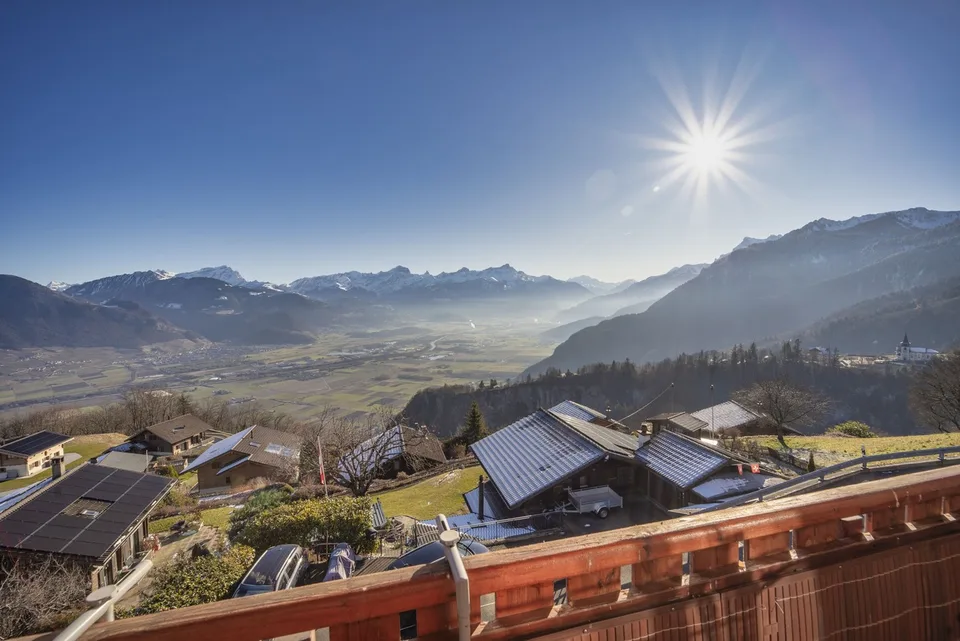 APPARTEMENT AVEC GARAGE ET BALCON - VUE PANORAMIQUE - EN EXCLUSIVITÉ