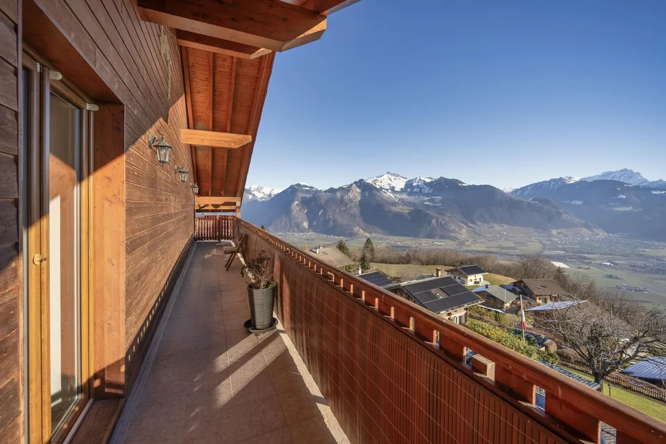 Wohnung mit Garage und Balkon - Panoramablick - Exklusiv