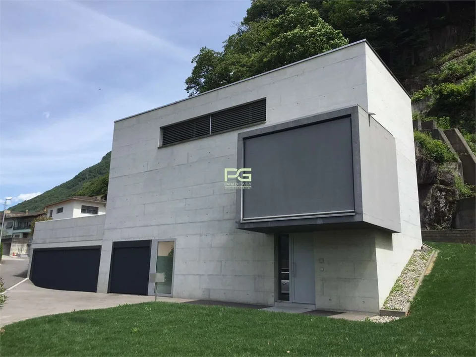 Moderna e comoda casa singola con giardino