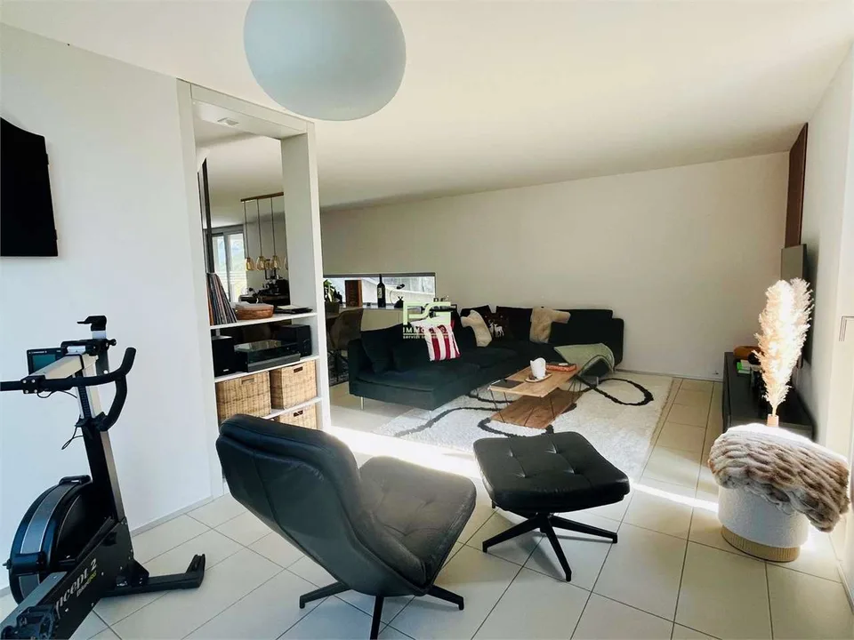 Maison individuelle moderne et confortable avec jardin