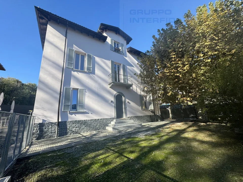 Villa mit großem Park