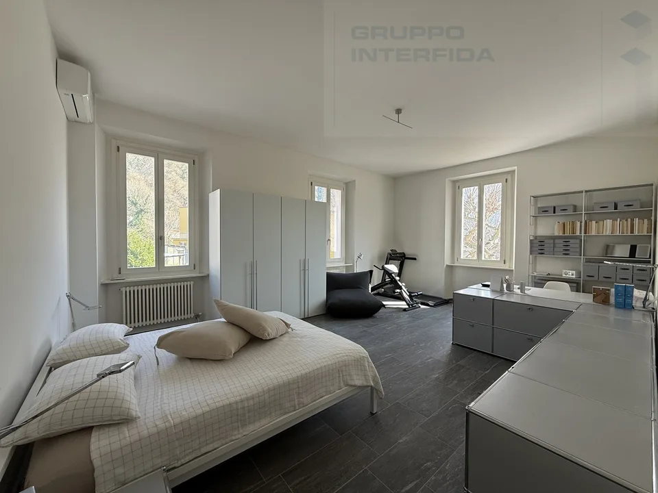 Villa mit großem Park – Foto 9 von 14