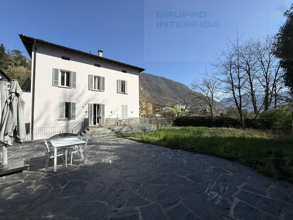 VILLA INDIPENDENTE CON GRANDE PARCO