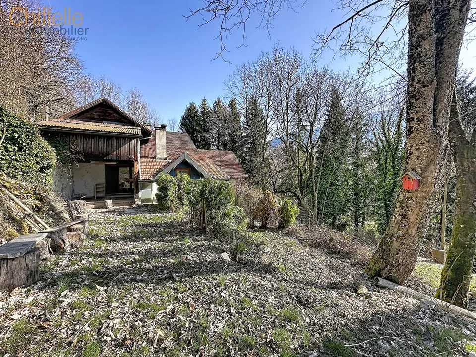 Charmante ferme de 3 appartements + annexes à rénover !