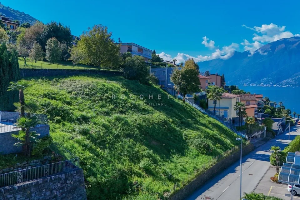 Terreno con fantastica vista sul Lago Maggiore e top privacy