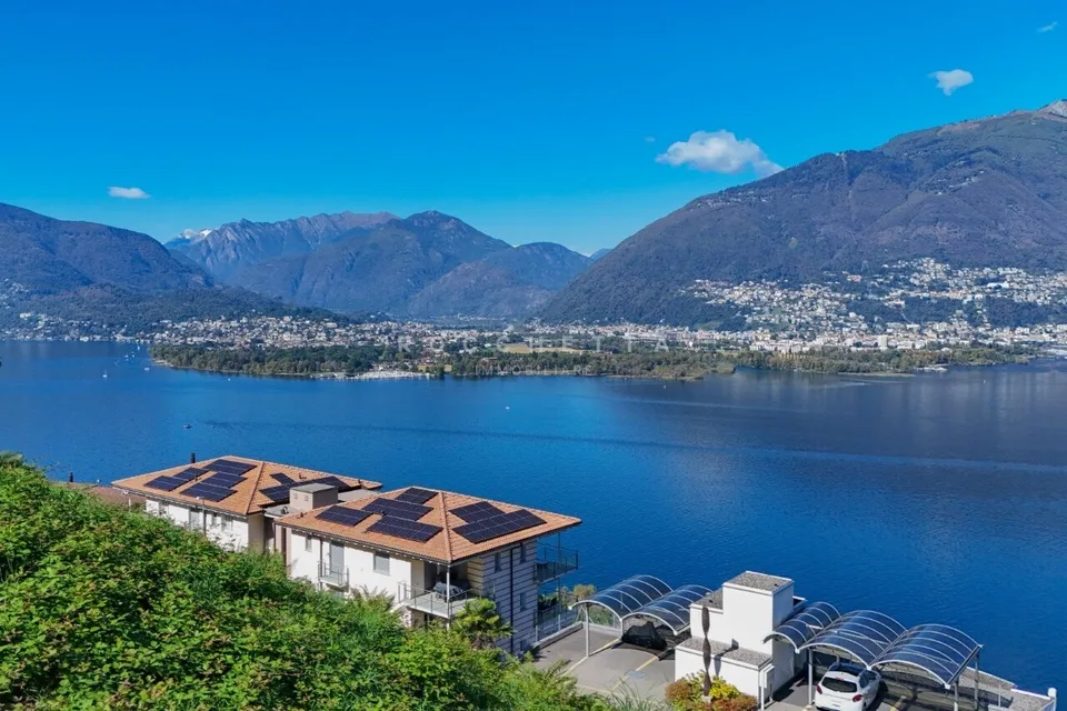 Terreno con fantastica vista sul Lago Maggiore e top privacy
