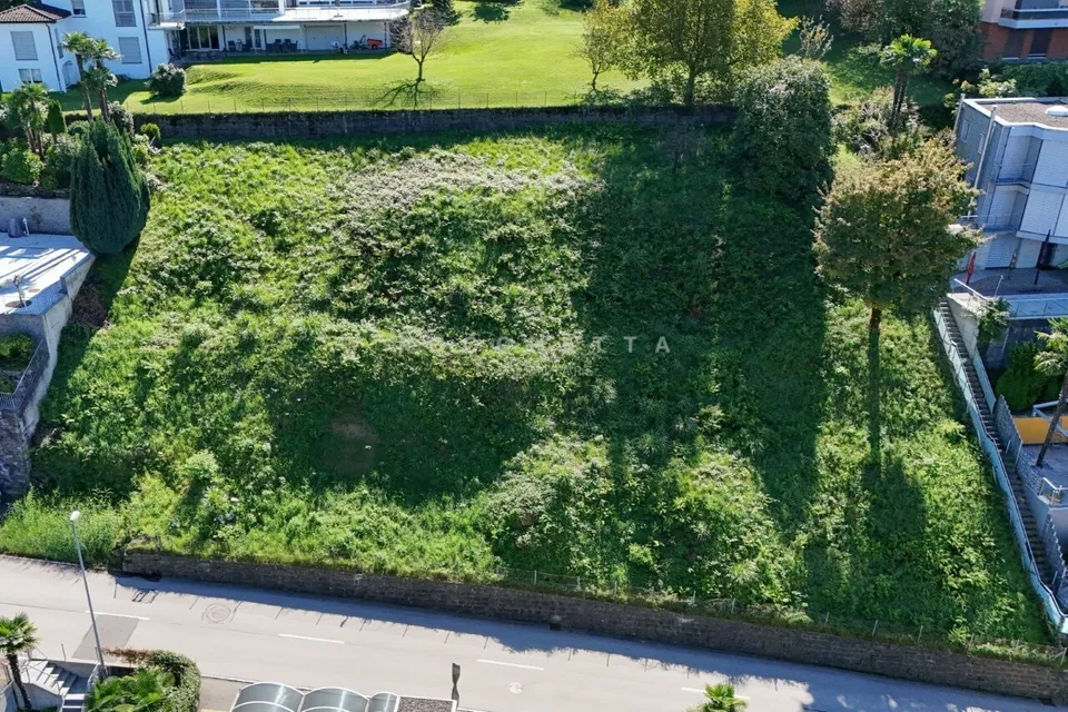 Terreno con fantastica vista sul Lago Maggiore e top privacy