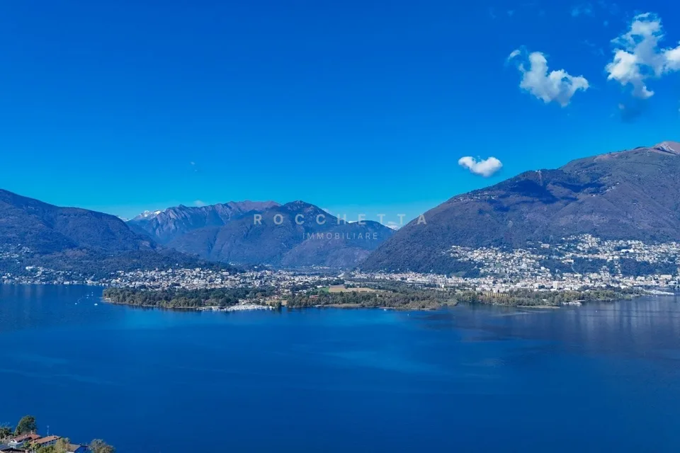 Terreno con fantastica vista sul Lago Maggiore e top privacy