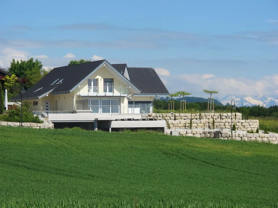 A 15 minutes du centre de Lausanne, propriété d'exception récente, 10 pièces, vue panoramique campagne et lac, quartier sans nuisances.