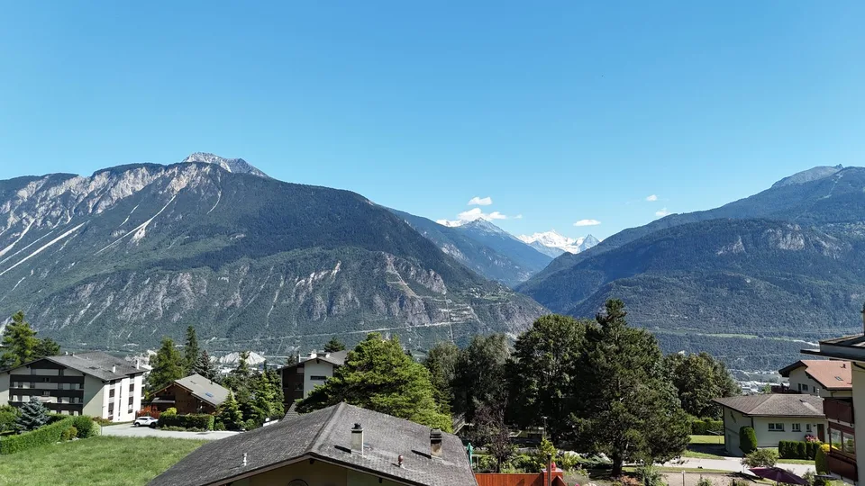 Prächtige 4.5-Zimmer-Wohnung mit Bergblick in Venthône – Foto 6 von 8