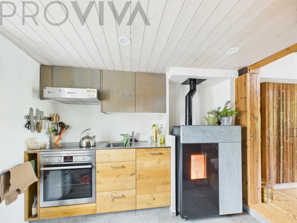 Renoviertes Walliser Dorfhaus in Saint-Romain - Balkon mit Talblick – Foto 6 von 7