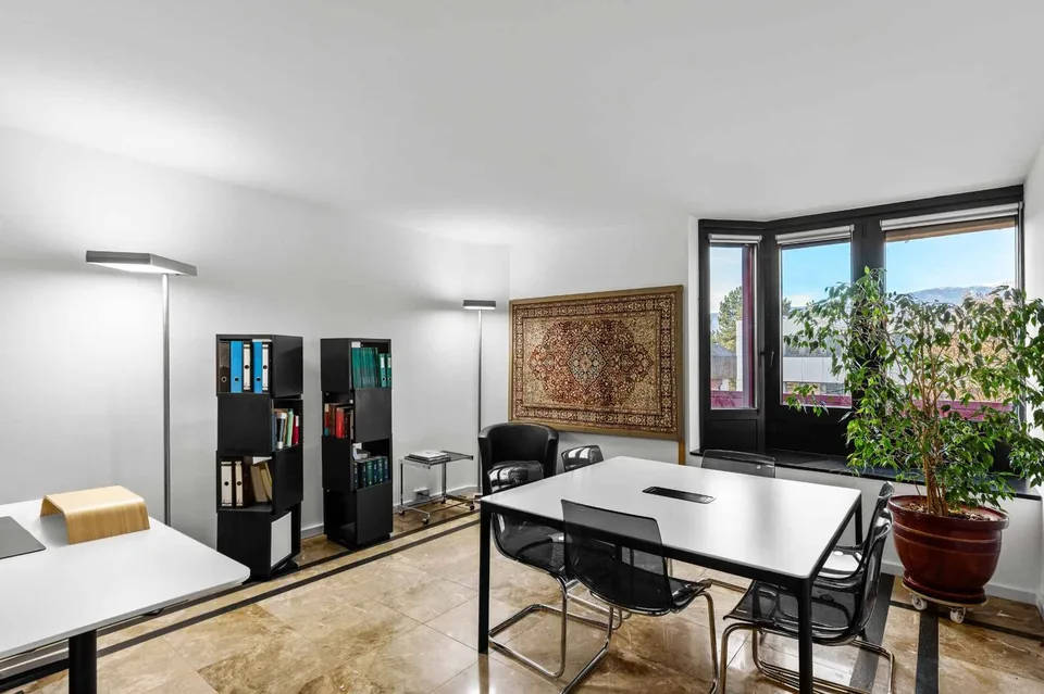 Ufficio in posizione ideale: 98 m² con posto auto incluso