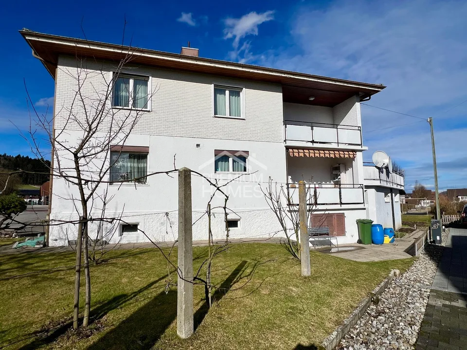 Grosszügiges Einfamilienhaus mit grosser Terrasse, modernem Wohnkomfor