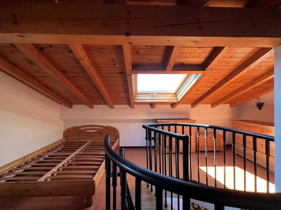 Sehr gepflegte Wohnung mit Gemeinschaftspool, großer Terrasse und Seeblick – Foto 8 von 15