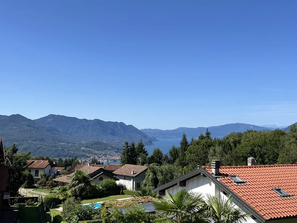 Sehr gepflegte Wohnung mit Gemeinschaftspool, großer Terrasse und Seeblick – Foto 15 von 15