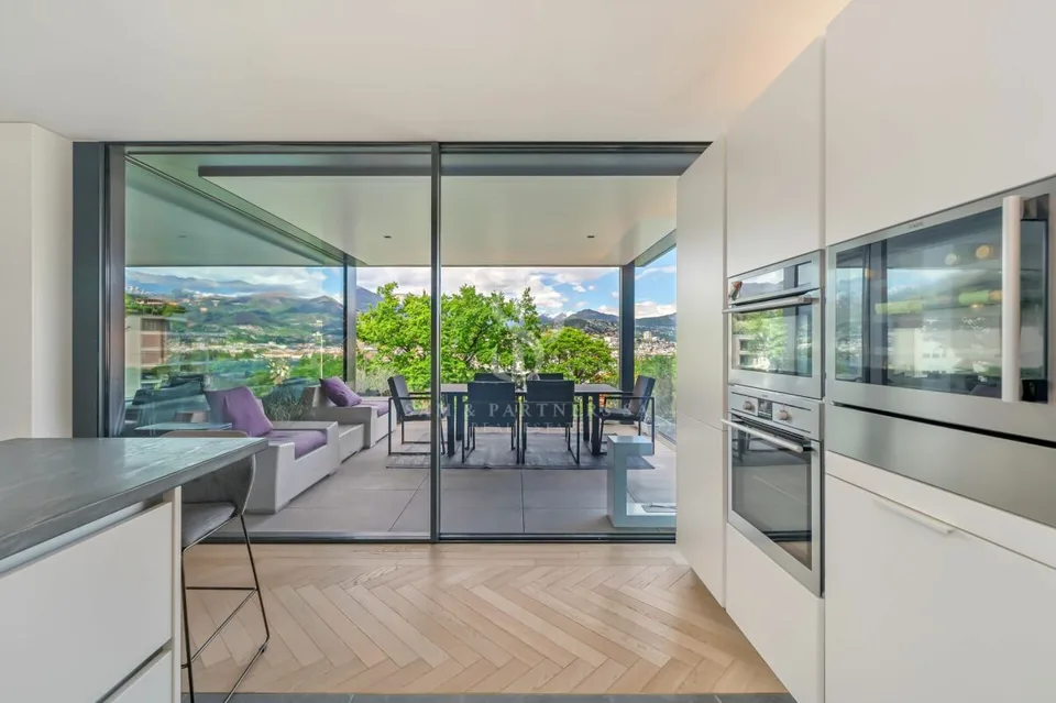 Moderno appartamento con vista lago a Paradiso