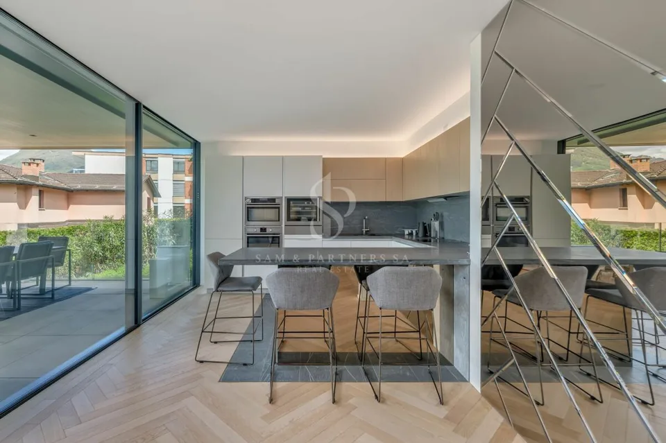 Moderno appartamento con vista lago a Paradiso
