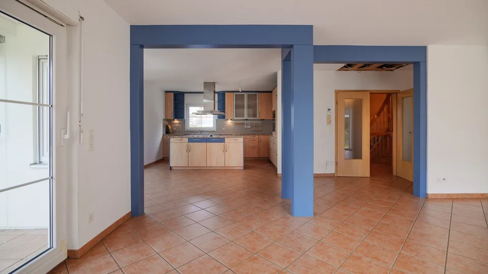Schönes Haus von 6.5 Zimmern mit Potential in Sant Antonino – Foto 8 von 11