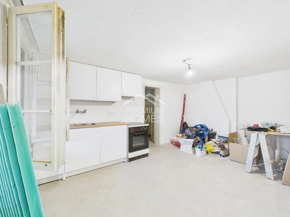 Casa multifamiliare versatile con potenziale di sviluppo e ampliamento approvato – foto 8 di 13