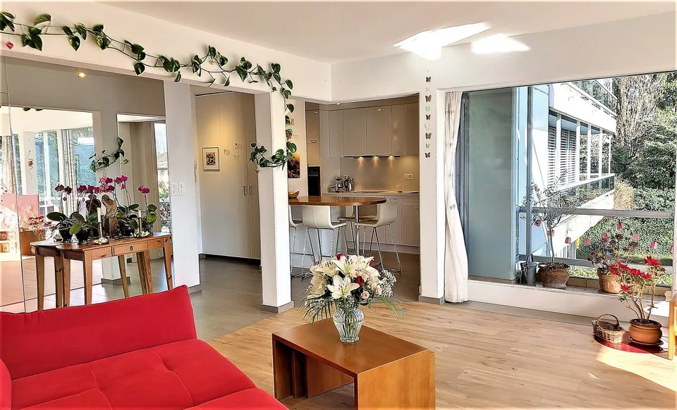 Appartamento di alta qualità in una zona tranquilla in un'area privata con alberi – St-Sulpice (VD)