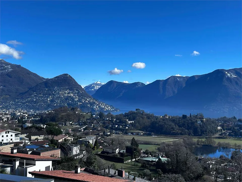 Attico Esclusivo con terrazzo panoramico e Vista sui Due Laghi