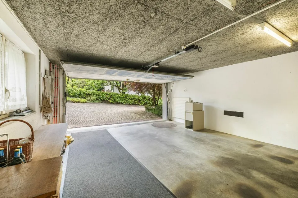 Exklusives 9-Zimmer-Einfamilienhaus mit Wellnessbereich, Doppelgarage und traumhafter Aussicht – Foto 13 von 13