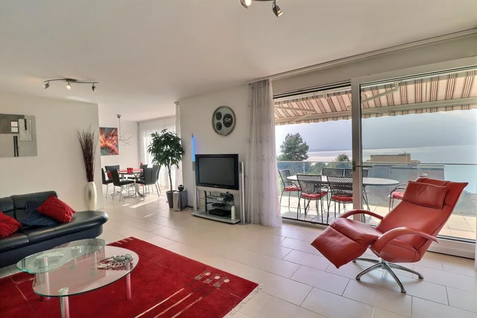GRAND APPARTEMENT DE 5,5 PIECES AVEC LES COMMODITES D'UNE VILLA ET UNE TRES BELLE VUE PANORAMIQUE