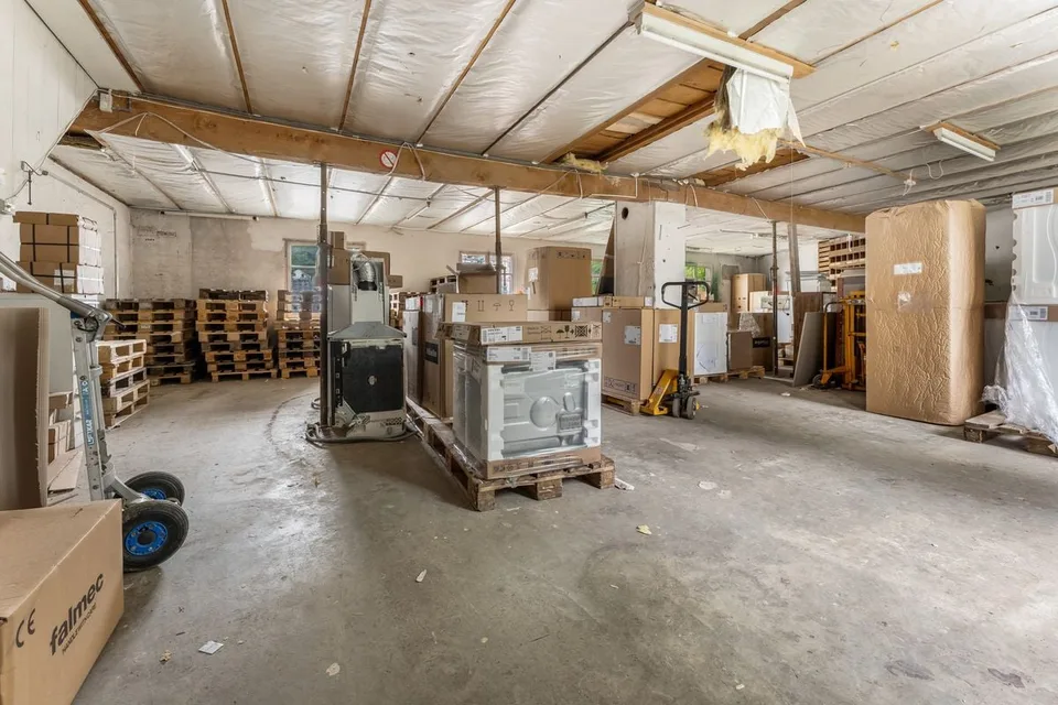 Gewerbliche Räume und Garagen – Foto 6 von 7