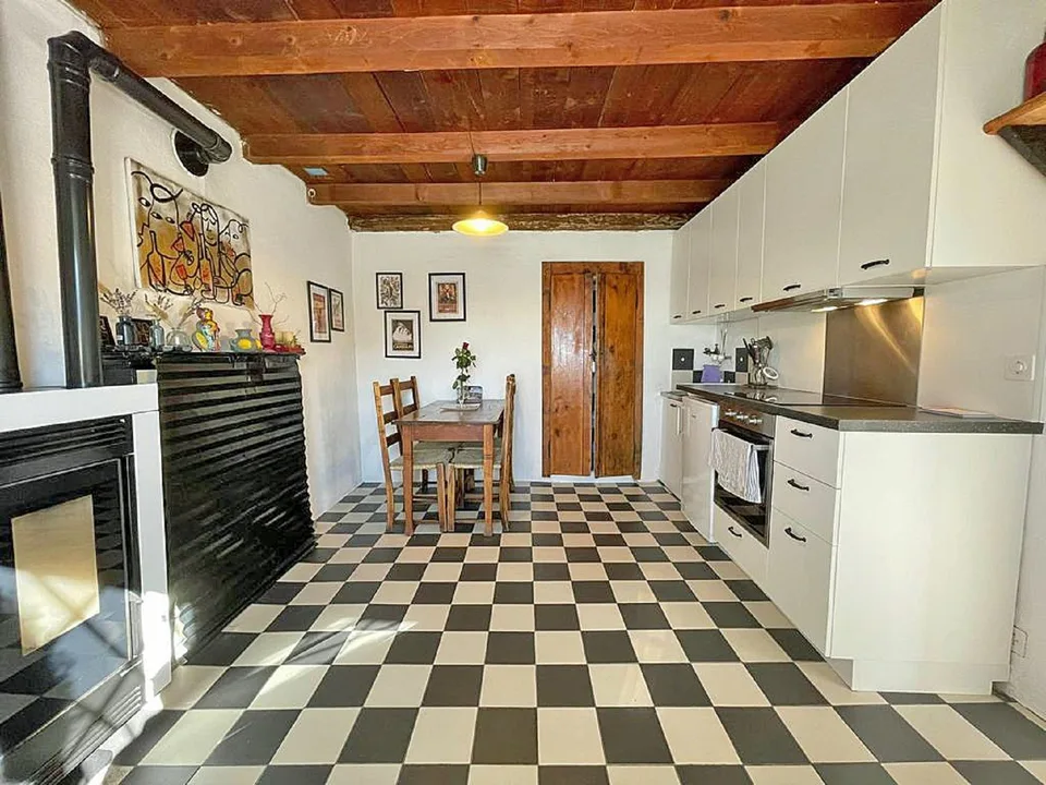 Casa con giardino e cascina (casa secondaria)