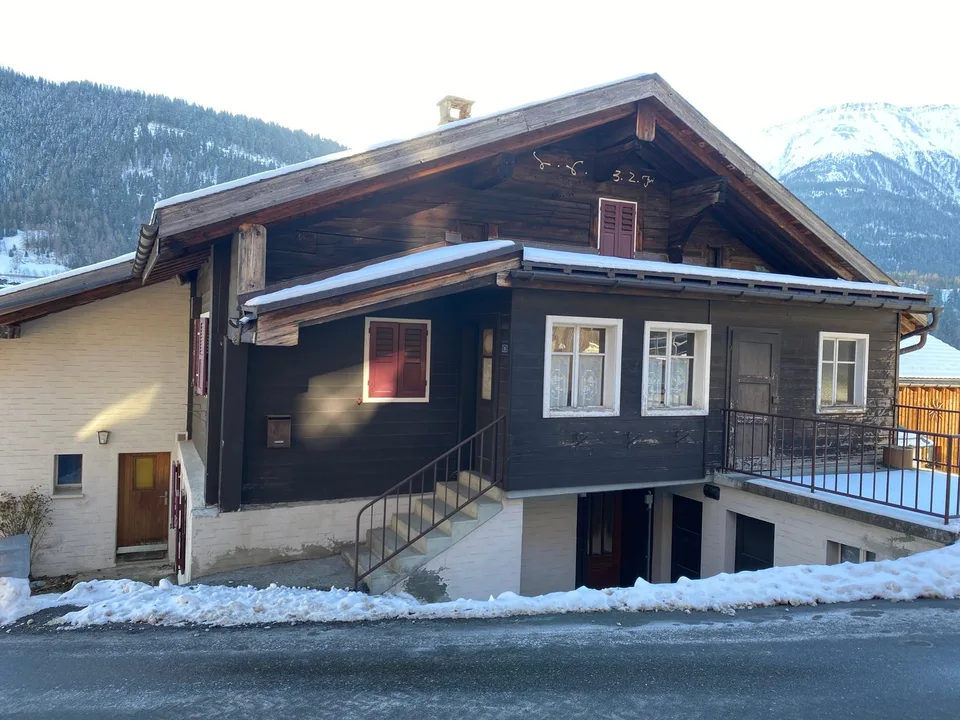 Charmante 4.5-Zimmer-Erdgeschosswohnung in historischem Gebäude in Fiesch