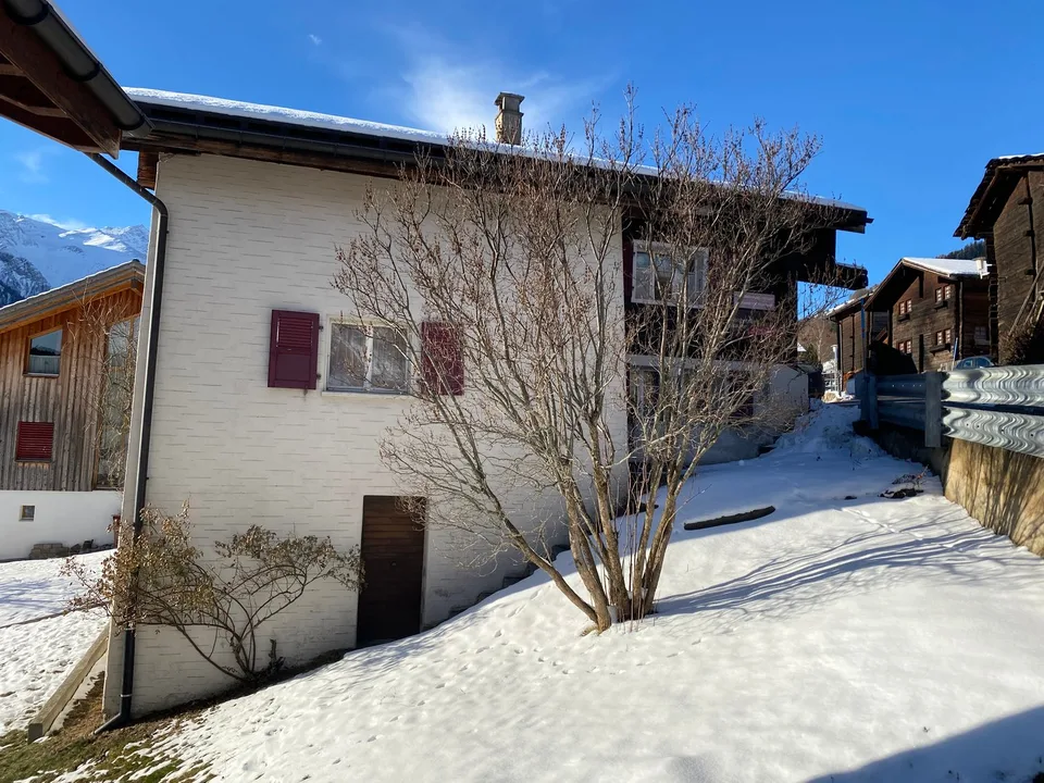 Charmante 4.5-Zimmer-Erdgeschosswohnung in historischem Gebäude in Fiesch