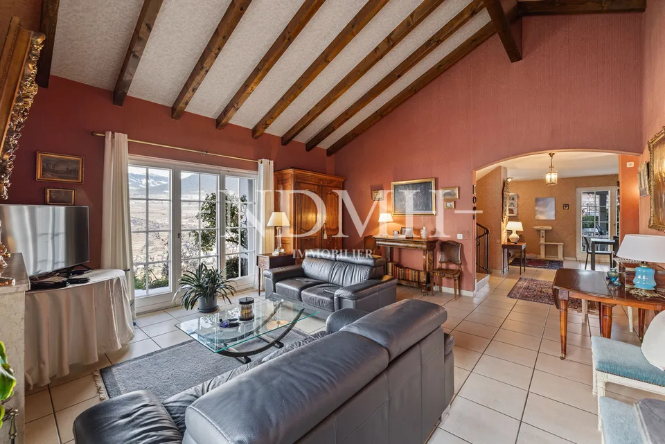 Prachtvolle Familienvilla mit Panoramablick