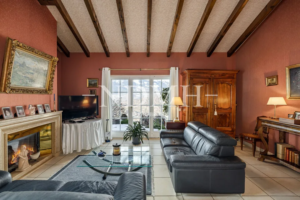Prachtvolle Familienvilla mit Panoramablick