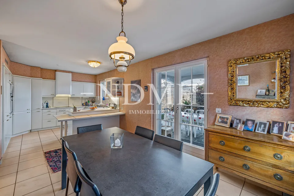 Prachtvolle Familienvilla mit Panoramablick