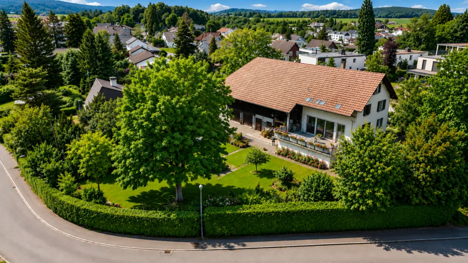 1839 m2 di terreno edificabile con vista, compresa proprietà di casa colonica esistente
