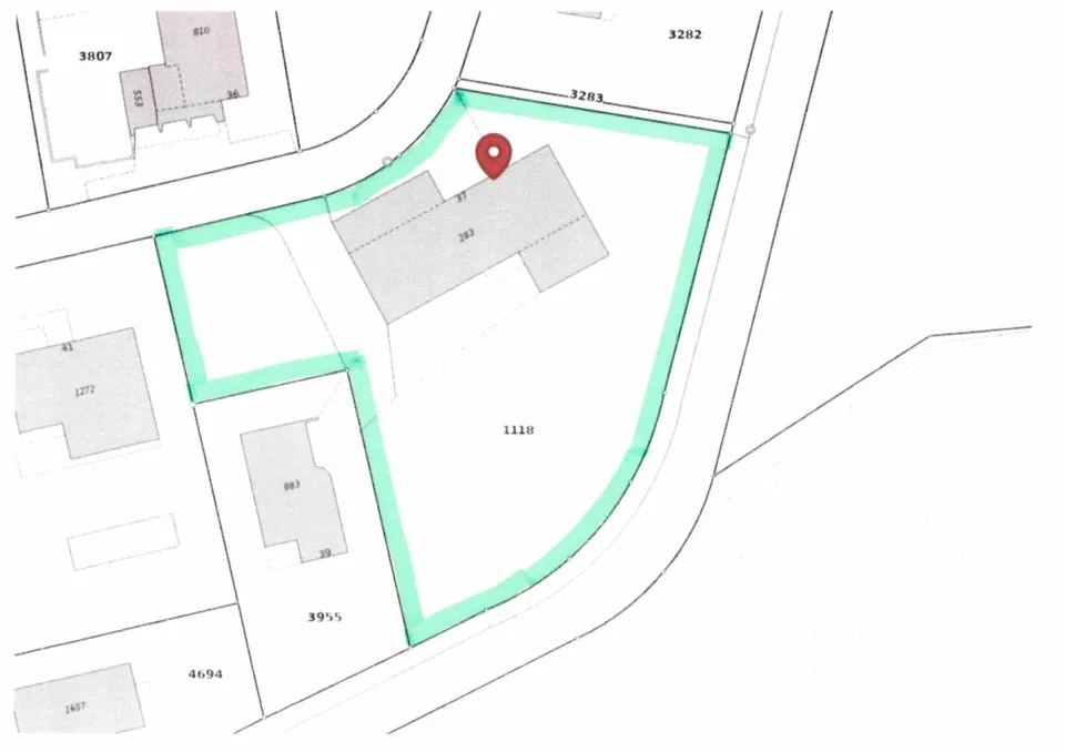 1839 m2 di terreno edificabile con vista, compresa proprietà di casa colonica esistente